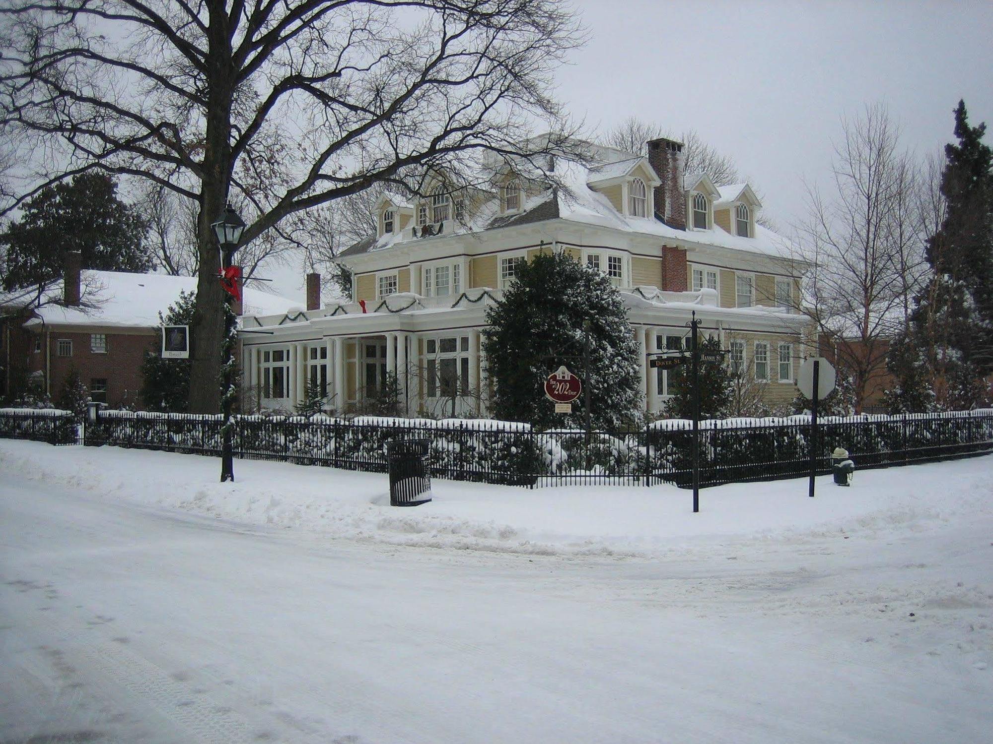 Inn At 202 Dover Easton Exterior photo